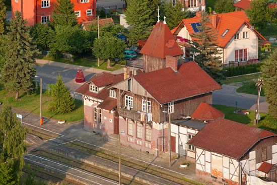 Tolkmicko - stara stacja kolejowa. EU, Pl, Warm-Maz. LOTNICZE.
